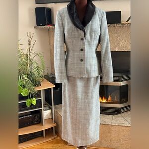 EUC JG Hook Elegant Gray Plaid Skirt Suit Faux Fur Collar